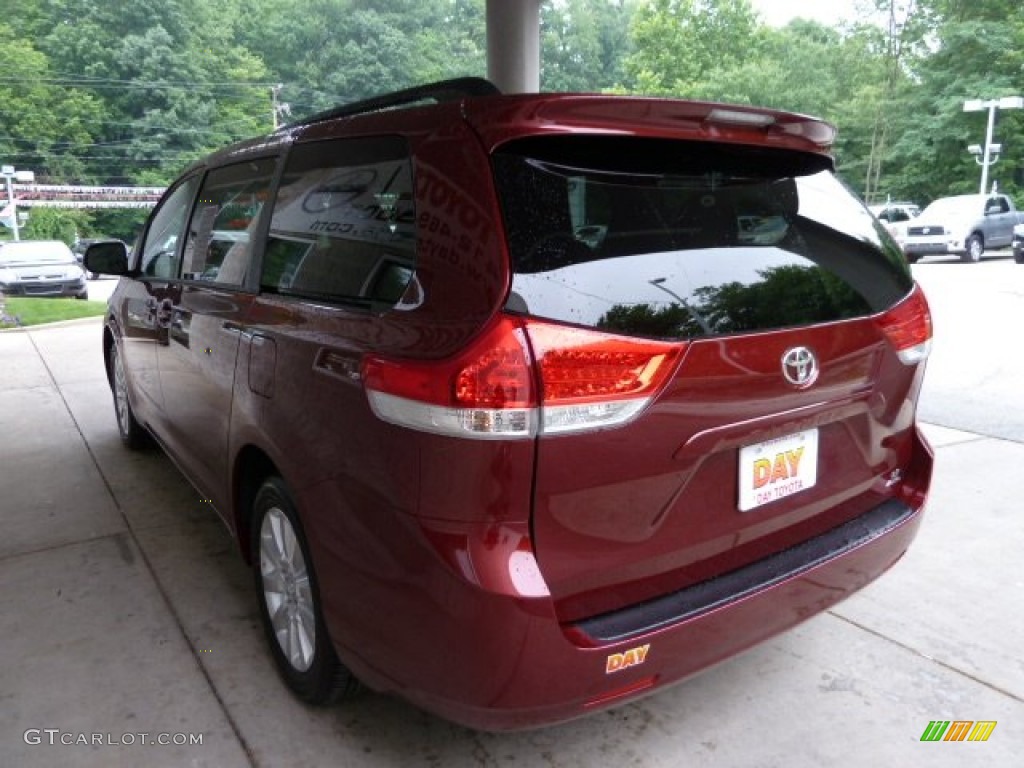 2011 Sienna LE AWD - Salsa Red Pearl / Light Gray photo #4