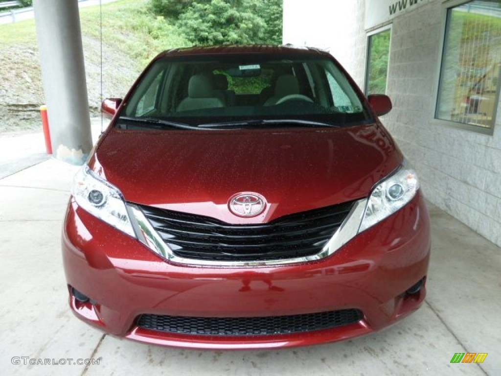 2011 Sienna LE AWD - Salsa Red Pearl / Light Gray photo #6