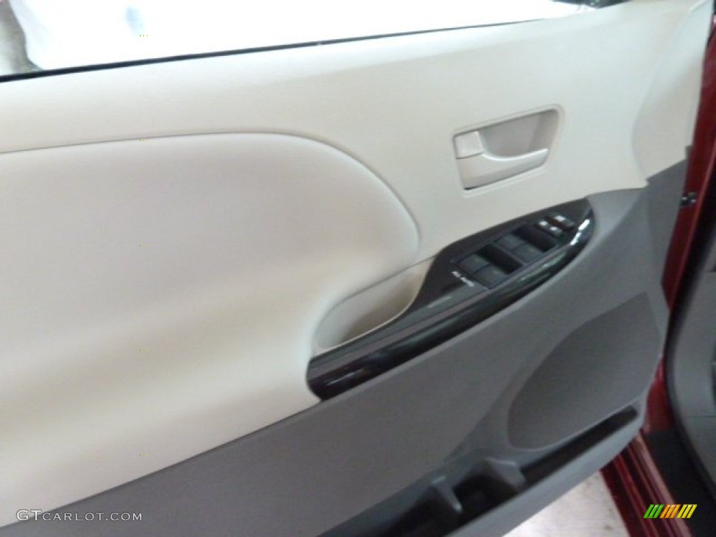 2011 Sienna LE AWD - Salsa Red Pearl / Light Gray photo #11
