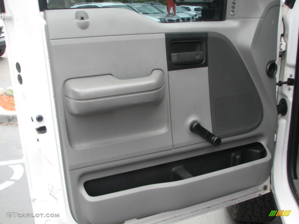 2006 F150 XL Regular Cab - Oxford White / Medium Flint photo #16