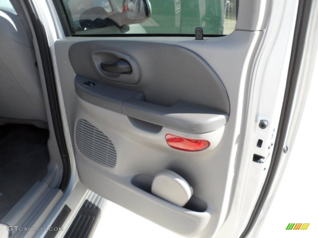 2003 F150 XLT SuperCrew - Silver Metallic / Medium Graphite Grey photo #29
