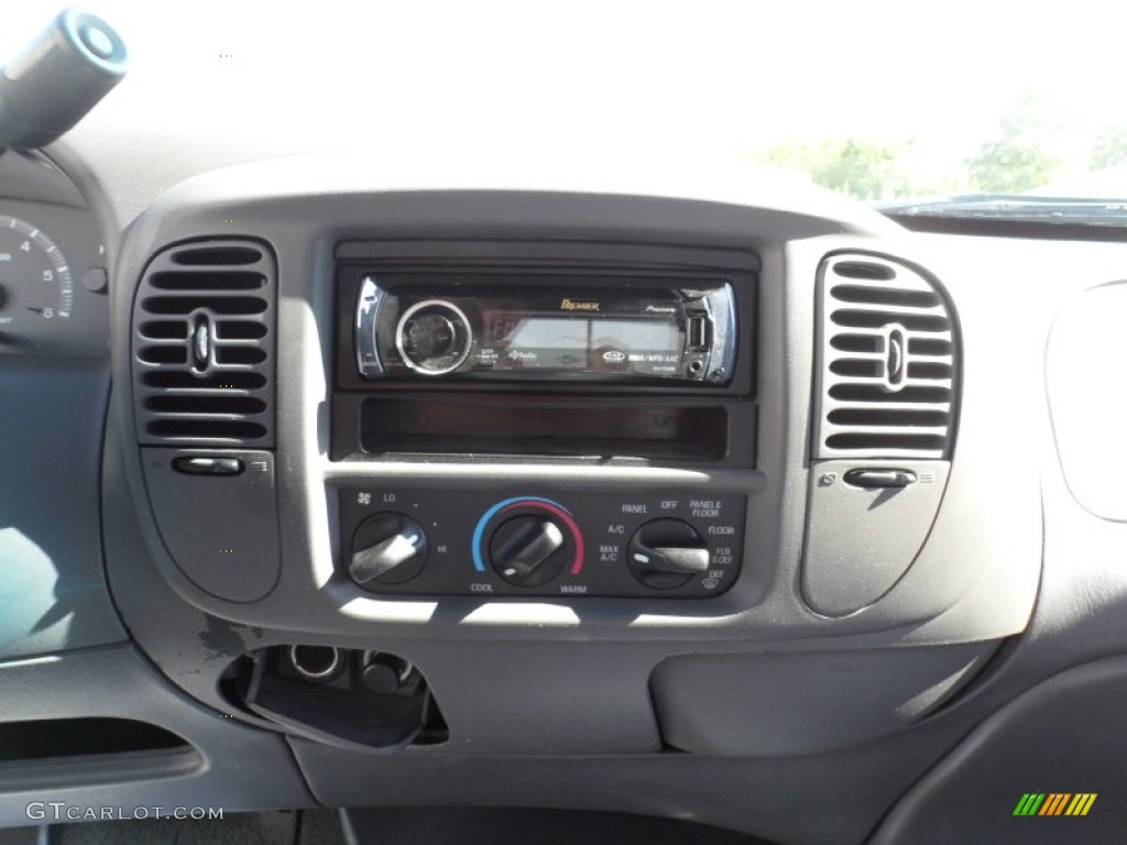 2003 F150 XLT SuperCrew - Silver Metallic / Medium Graphite Grey photo #39