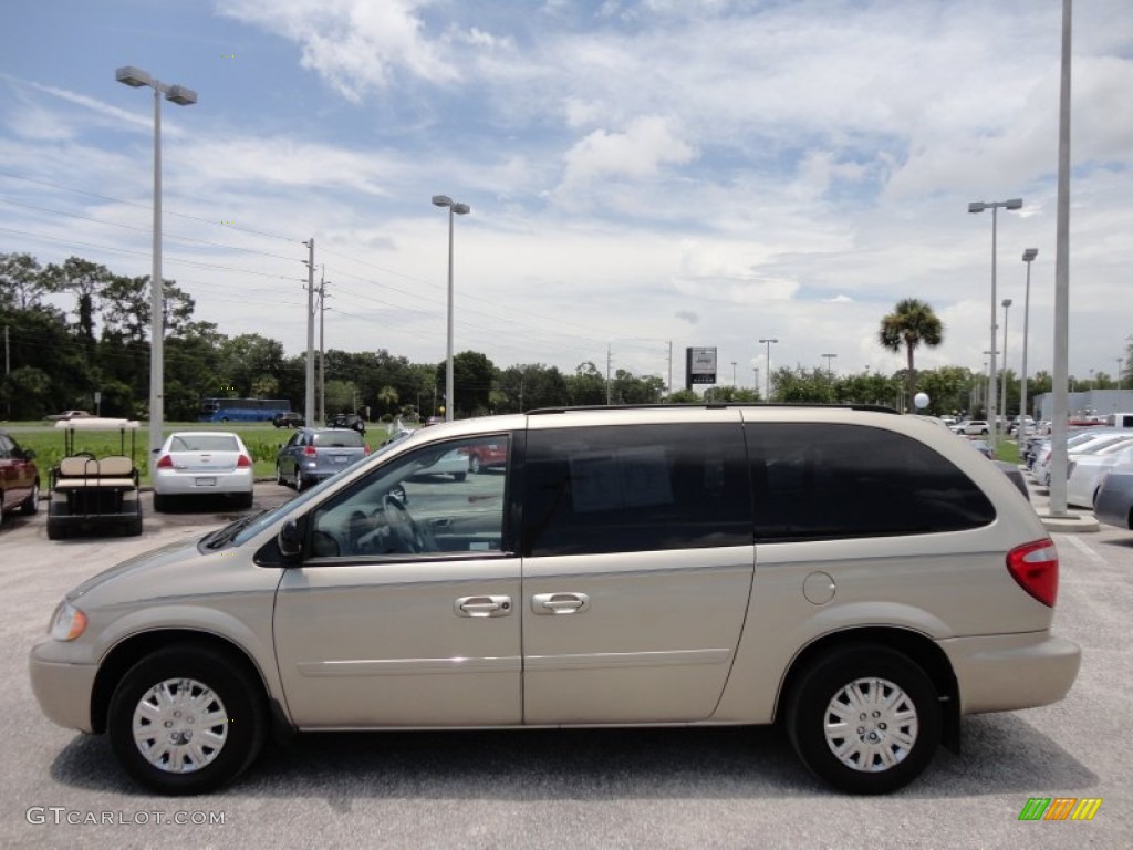 2007 Town & Country LX - Linen Gold Metallic / Dark Khaki/Light Graystone photo #2