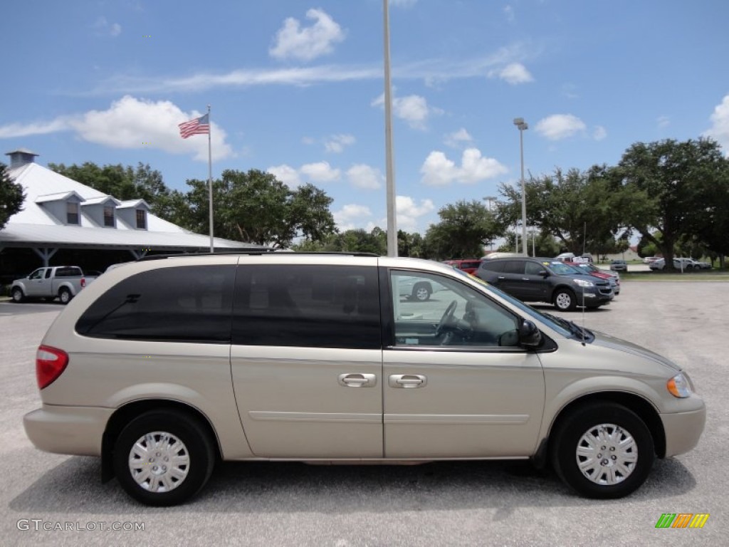 2007 Town & Country LX - Linen Gold Metallic / Dark Khaki/Light Graystone photo #11