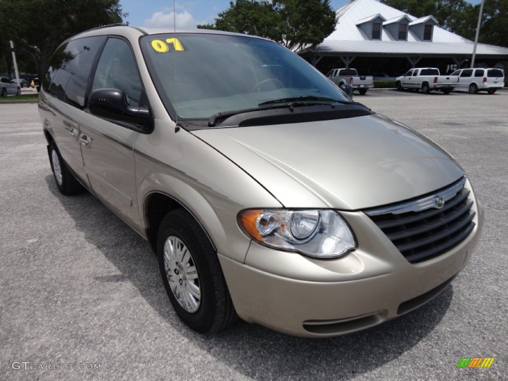 2007 Town & Country LX - Linen Gold Metallic / Dark Khaki/Light Graystone photo #12