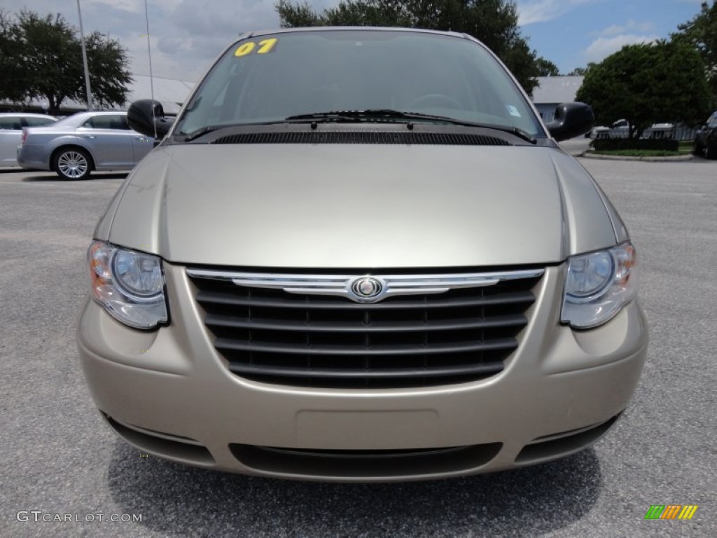 2007 Town & Country LX - Linen Gold Metallic / Dark Khaki/Light Graystone photo #18