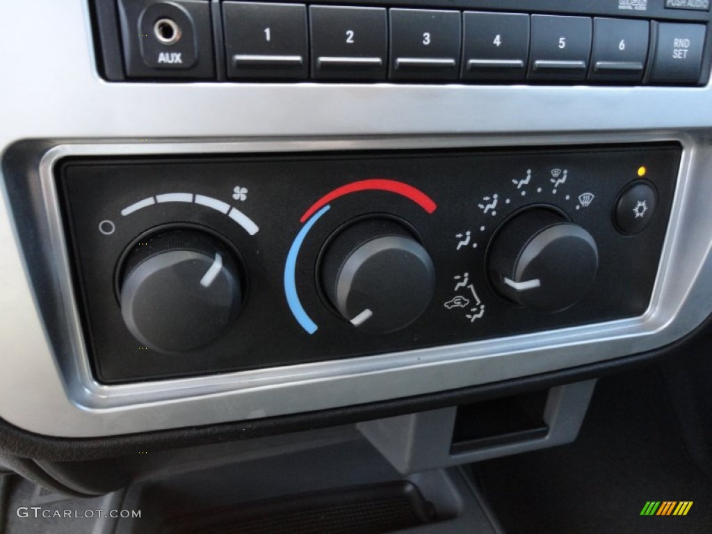 2007 Mitsubishi Raider LS Double Cab Controls Photo #51661813