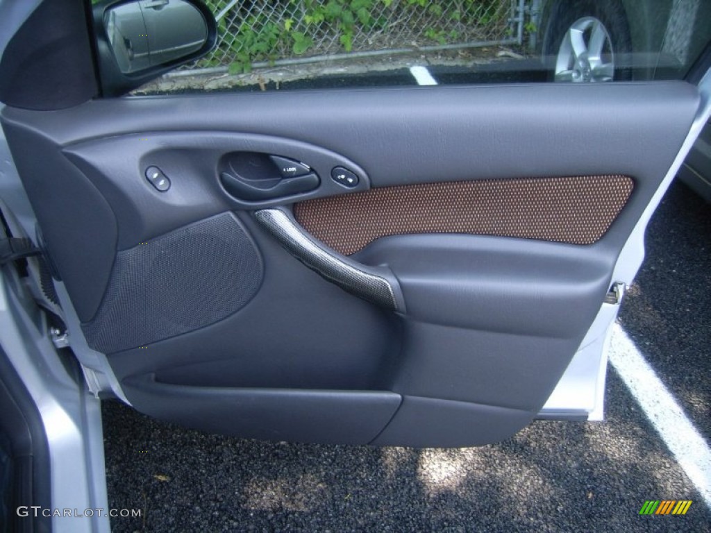 2002 Ford Focus ZTS Sedan Black/Red Door Panel Photo #51663625