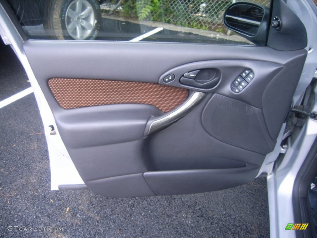 2002 Ford Focus ZTS Sedan Black/Red Door Panel Photo #51663667