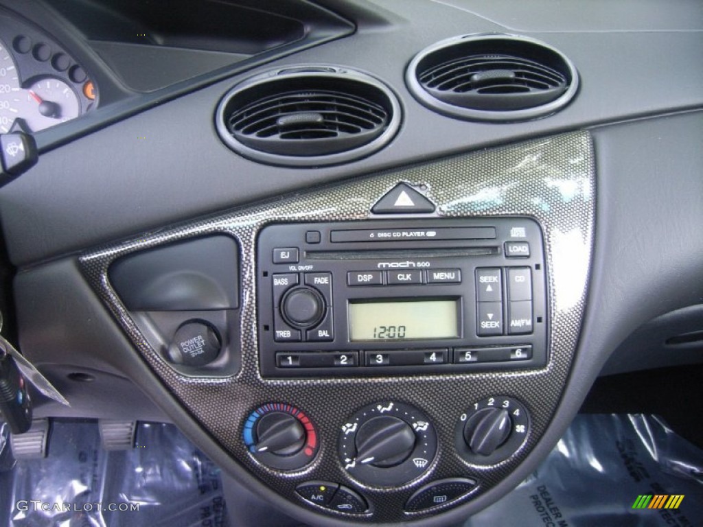 2002 Ford Focus ZTS Sedan Controls Photo #51663724