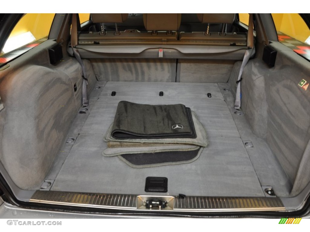 2002 Mercedes-Benz E 320 4Matic Wagon Trunk Photo #51664822