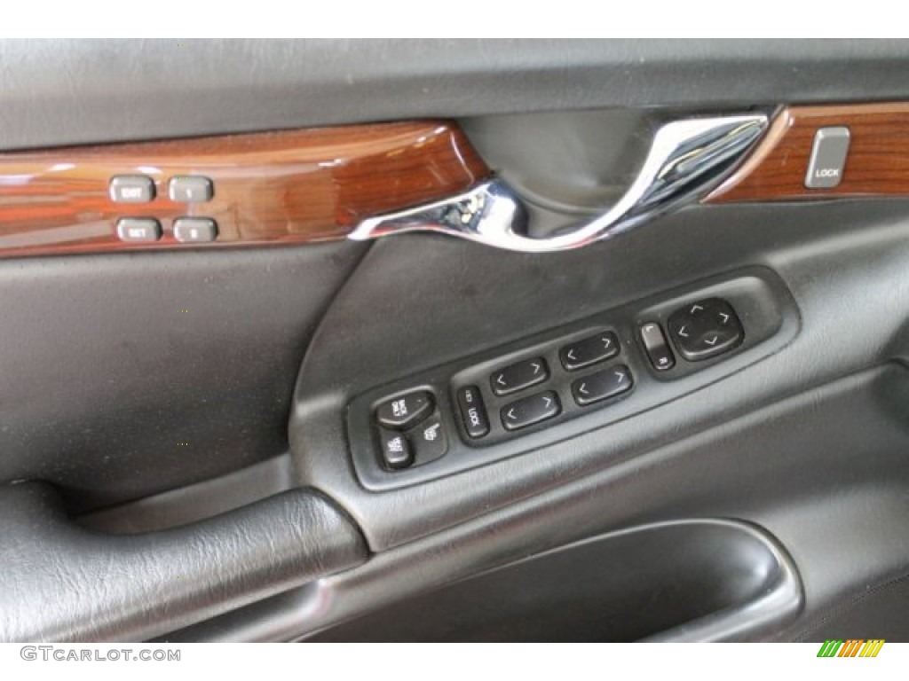 2001 Cadillac DeVille DTS Sedan Controls Photo #51665599