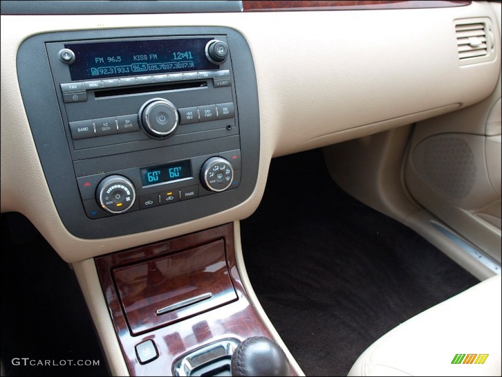 2007 Buick Lucerne CXL Controls Photo #51666265