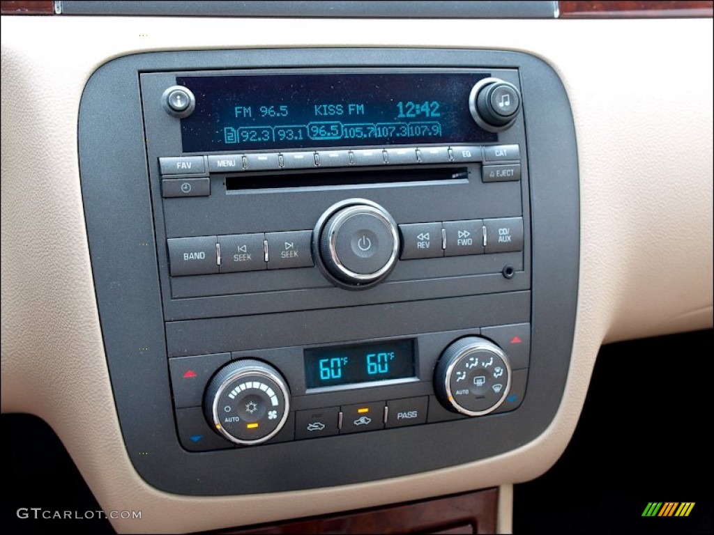 2007 Buick Lucerne CXL Controls Photo #51666268