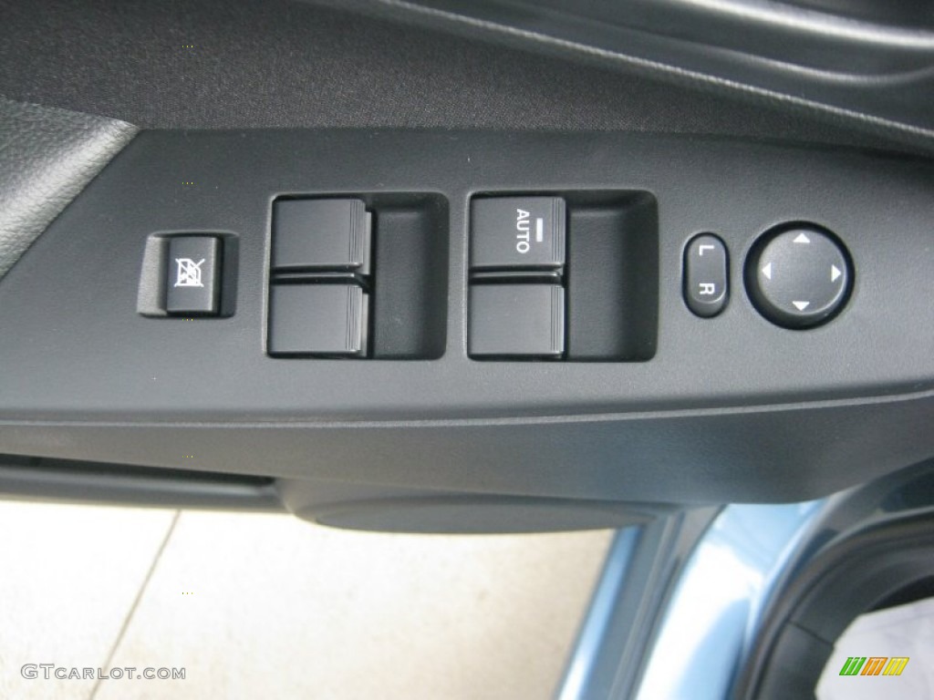 2011 Mazda MAZDA3 i Sport 4 Door Controls Photo #51671598