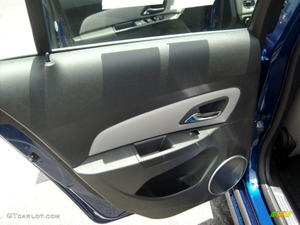 2012 Chevrolet Cruze LT/RS Medium Titanium Door Panel Photo #51674266