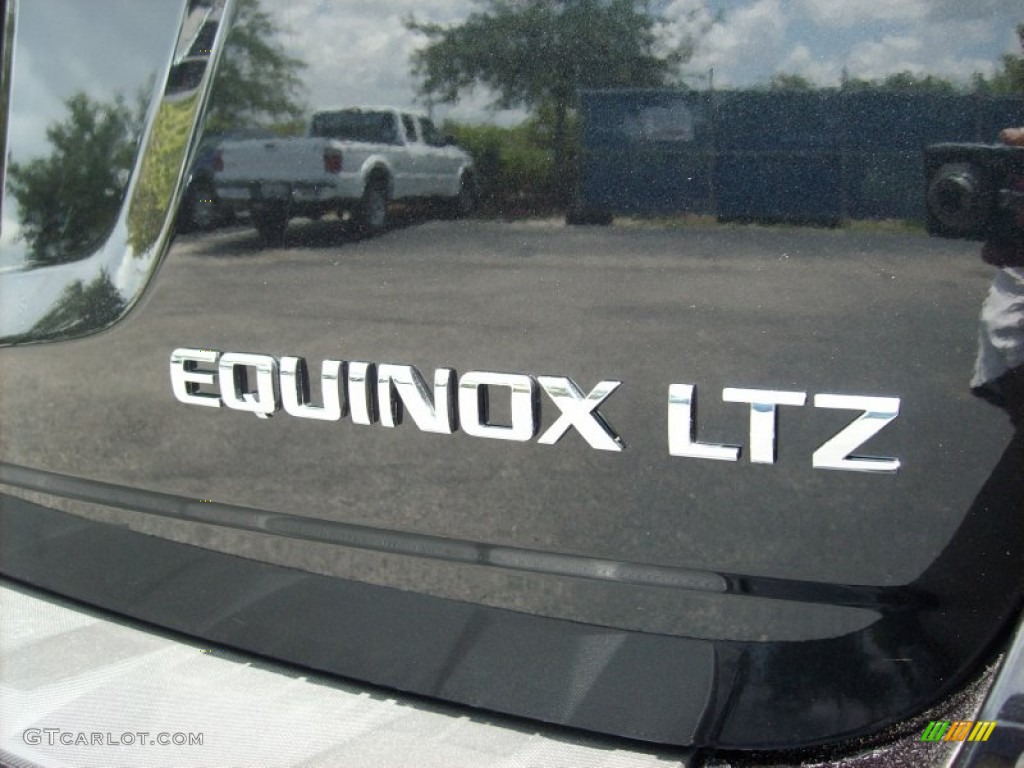 2011 Chevrolet Equinox LTZ Marks and Logos Photos