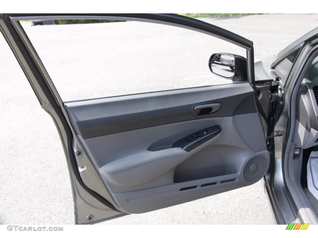 2006 Honda Civic DX Sedan Gray Door Panel Photo #51675648