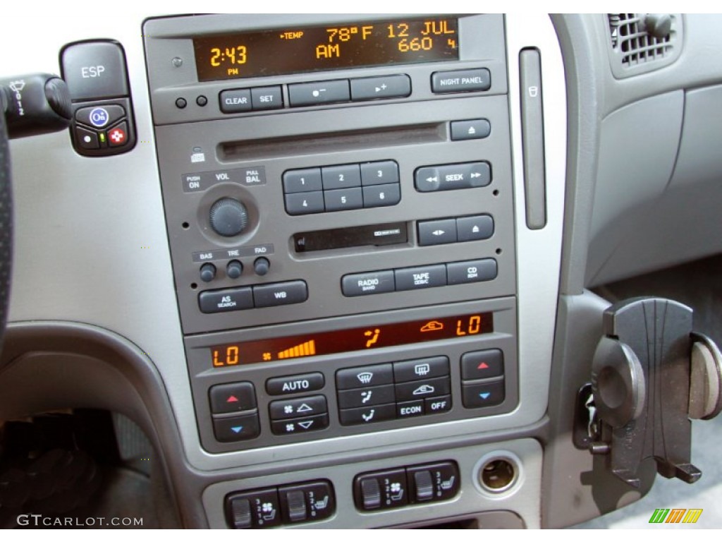 2003 Saab 9-5 Aero Sport Wagon Controls Photos