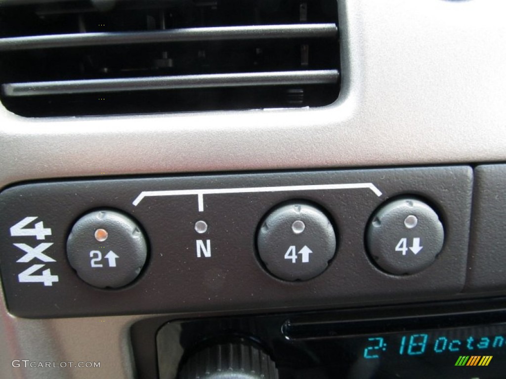 2011 Chevrolet Colorado LT Crew Cab 4x4 Controls Photo #51678948