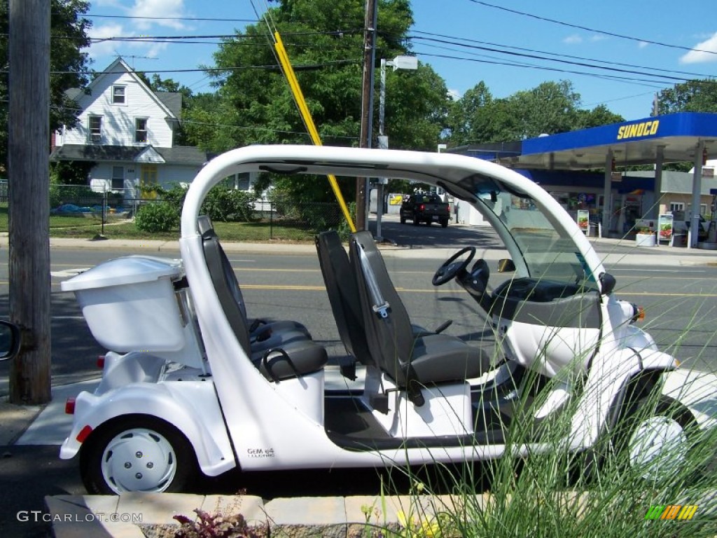Crystal White 2011 GEM e e4 4 Passenger Electric Car Exterior Photo #51679389
