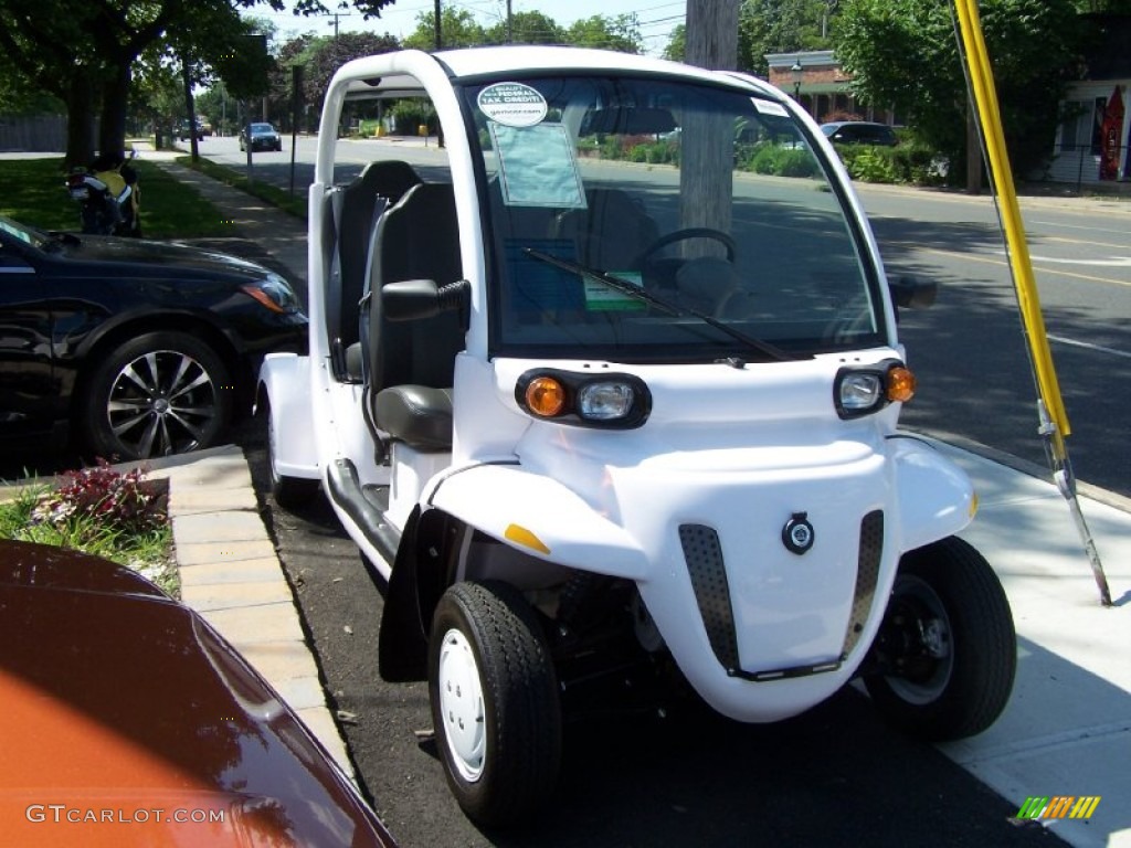 Crystal White 2011 GEM e e4 4 Passenger Electric Car Exterior Photo #51679404
