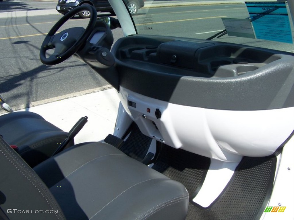 Dark Gray Interior 2011 GEM e e4 4 Passenger Electric Car Photo #51679446