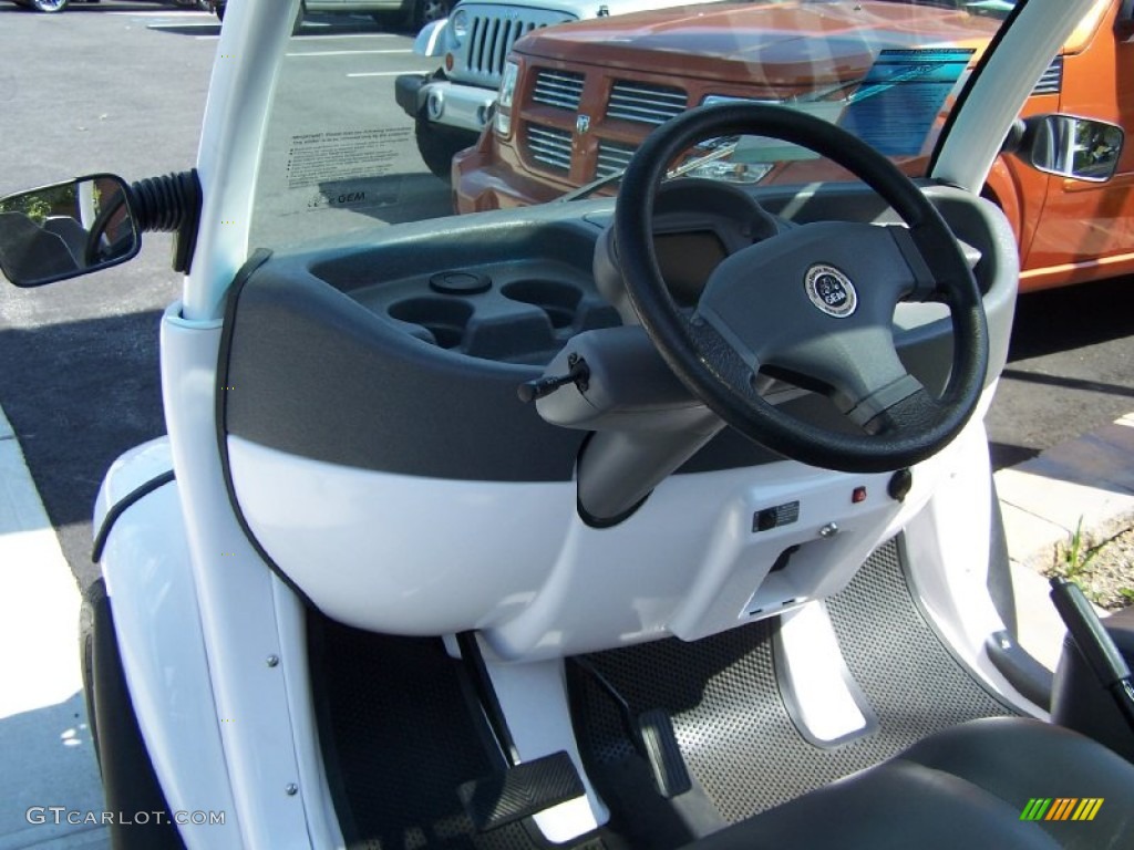 2011 GEM e e4 4 Passenger Electric Car Controls Photo #51679470