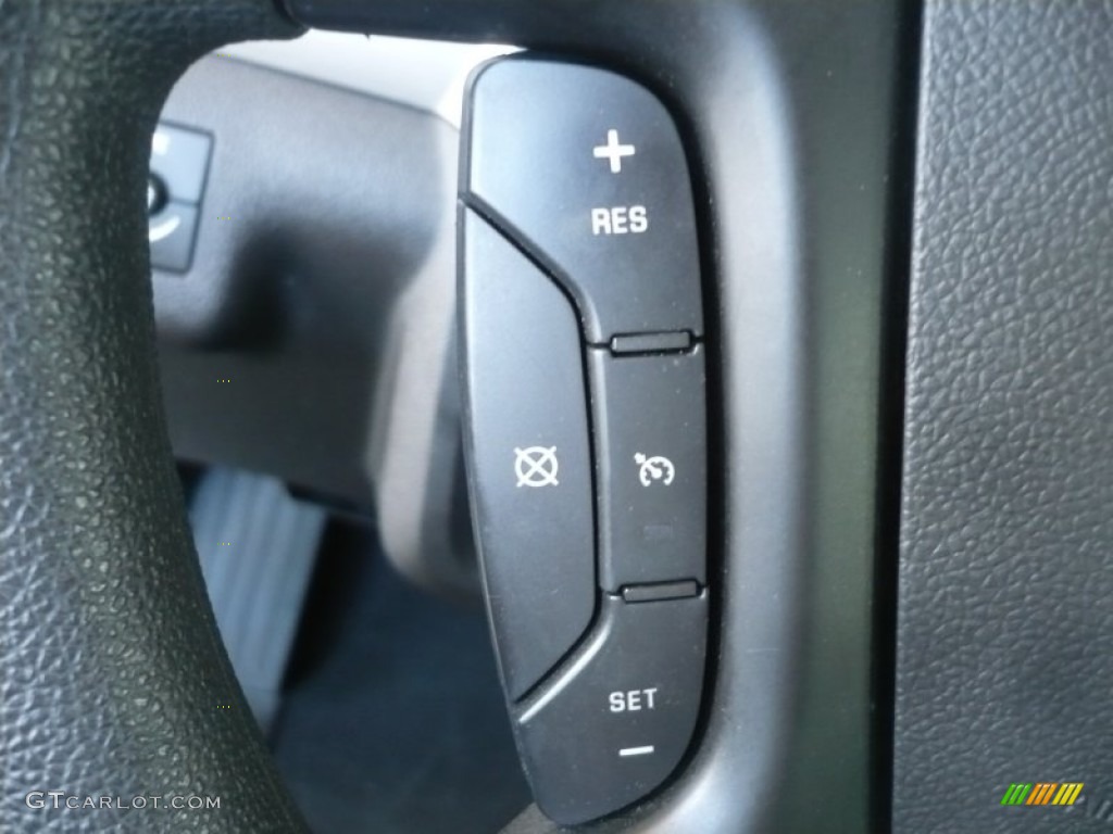2007 Saturn Outlook XE AWD Controls Photo #51689659