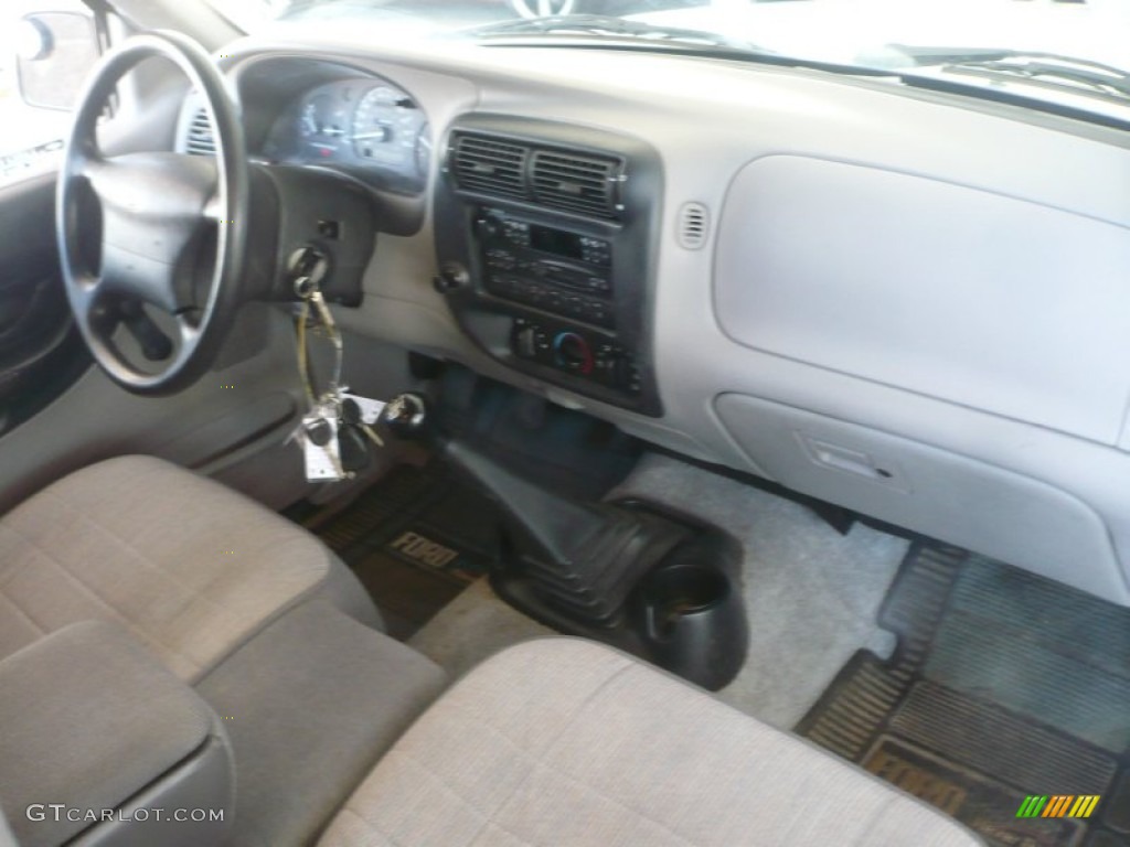 1995 Ranger XLT Regular Cab - Oxford White / Grey photo #12