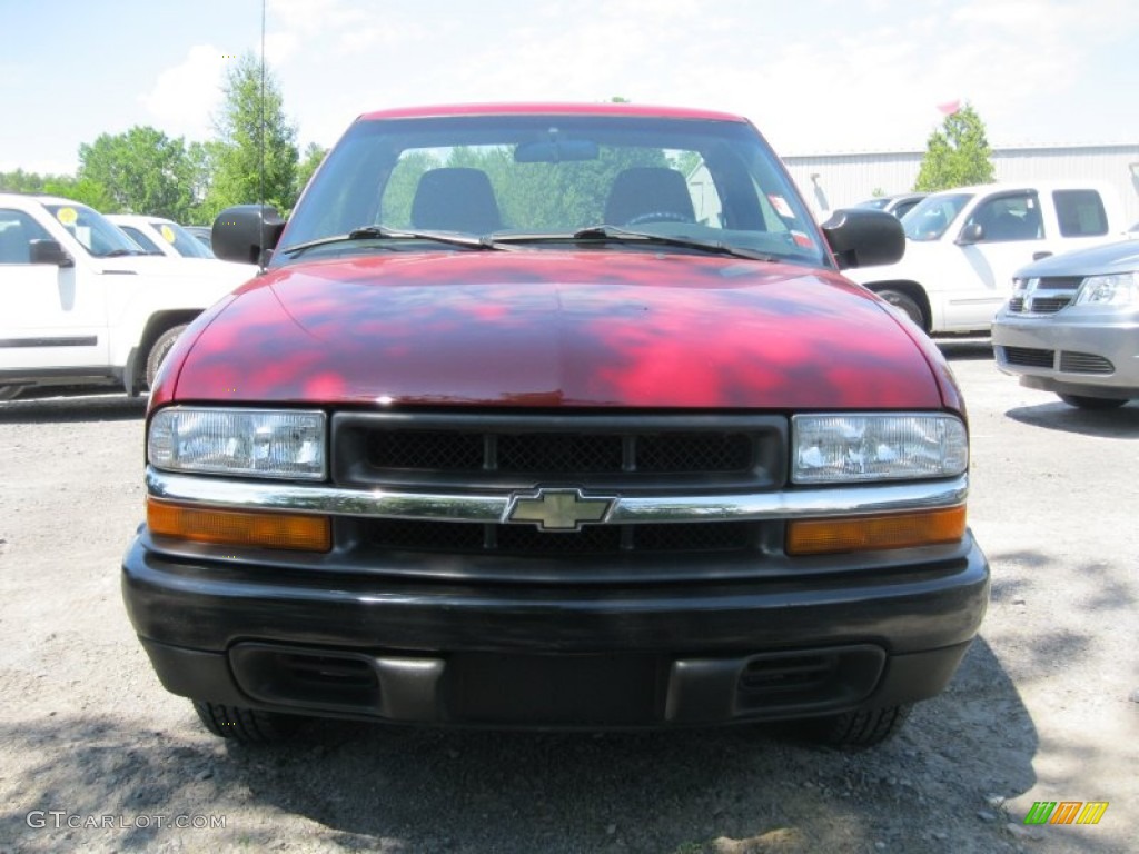 2003 S10 Regular Cab - Dark Cherry Red Metallic / Graphite photo #9