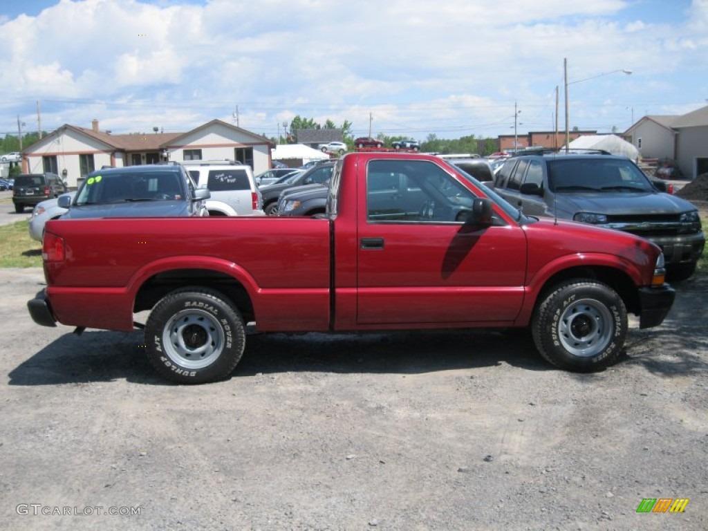 2003 S10 Regular Cab - Dark Cherry Red Metallic / Graphite photo #13