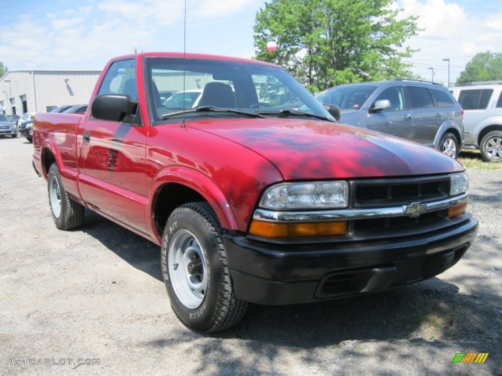 2003 S10 Regular Cab - Dark Cherry Red Metallic / Graphite photo #14