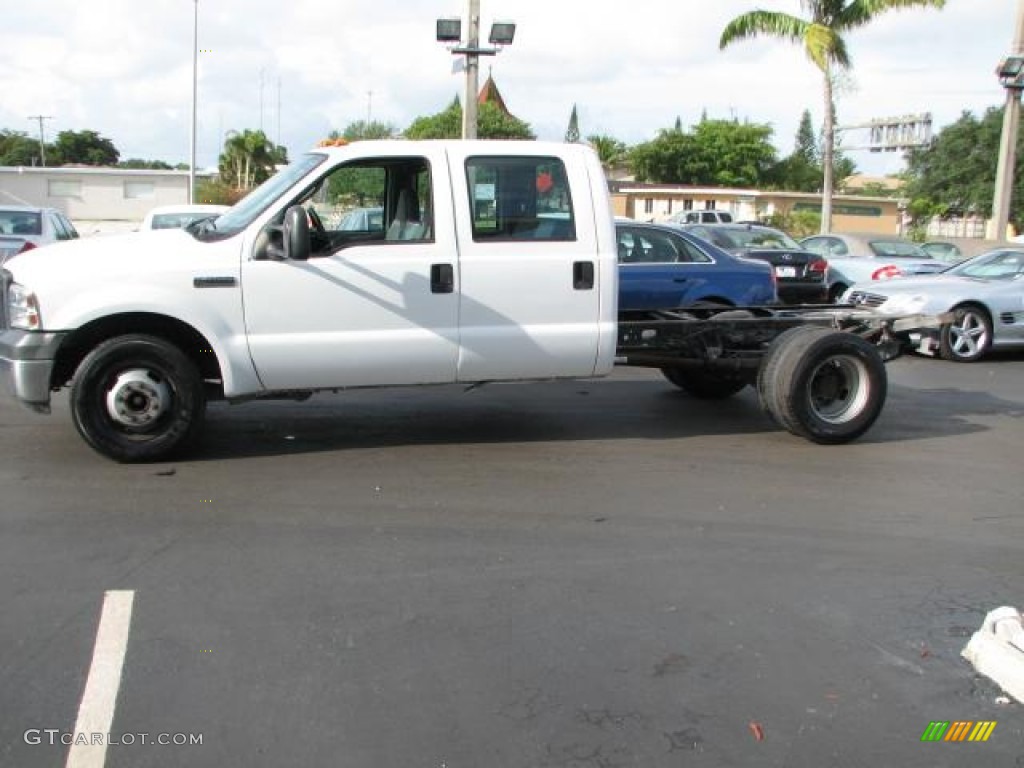 Oxford White 2006 Ford F350 Super Duty XL Crew Cab Chassis Exterior Photo #51703324