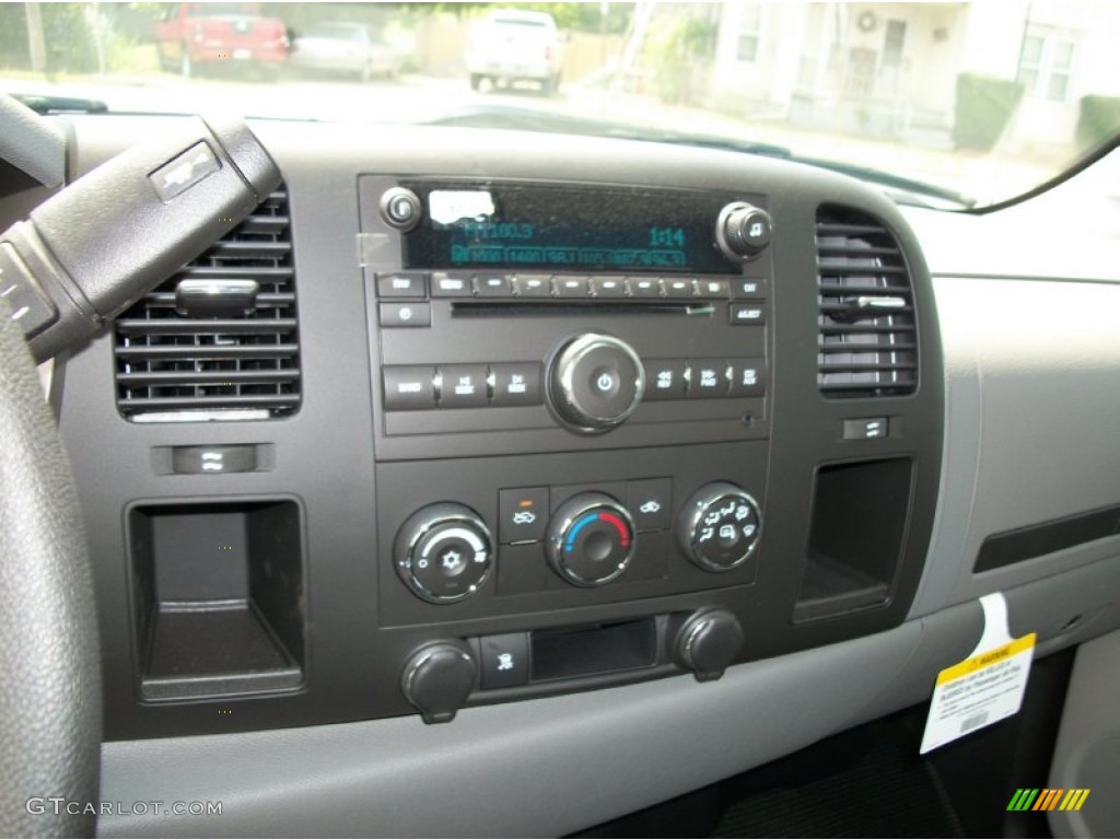 2011 Chevrolet Silverado 2500HD Regular Cab 4x4 Chassis Controls Photo #51705715