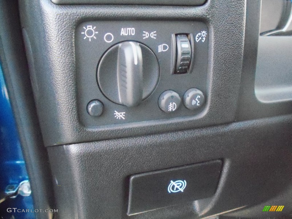 2011 Chevrolet Colorado LT Extended Cab 4x4 Controls Photo #51706615