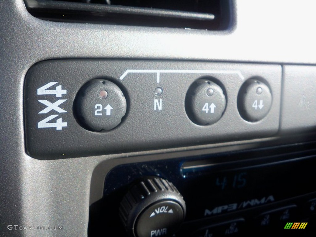 2011 Chevrolet Colorado LT Extended Cab 4x4 Controls Photo #51706630