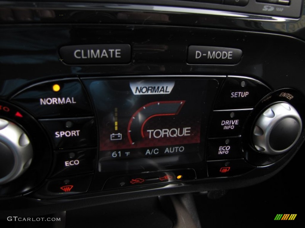 2011 Nissan Juke SV Controls Photo #51706879