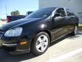 Black - Jetta SE Sedan Photo No. 3