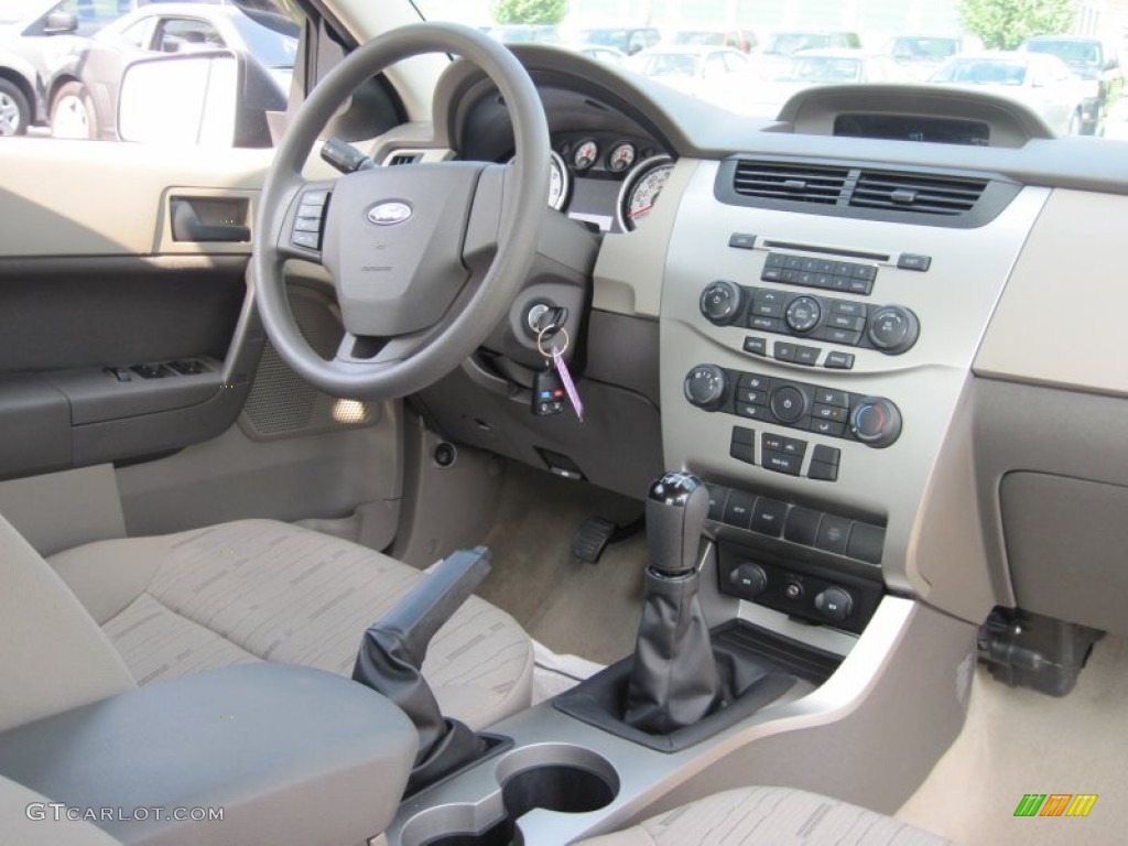 2009 Ford Focus SE Sedan 5 Speed Manual Transmission Photo #51708289