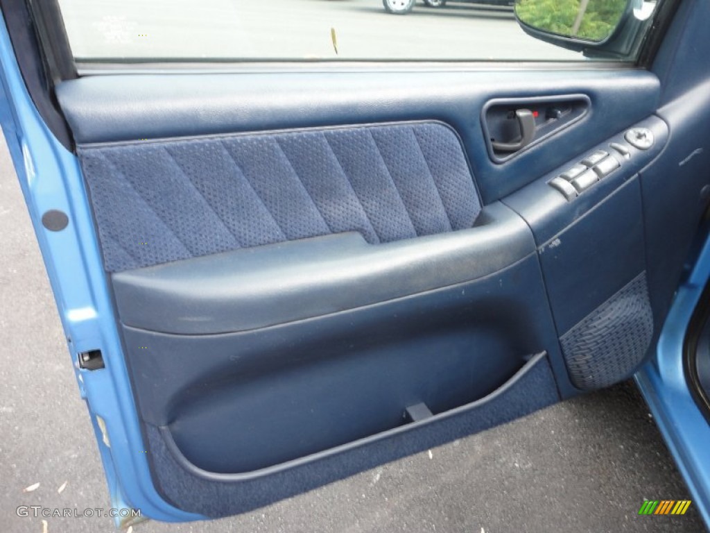 1996 Chevrolet Blazer LS 4x4 Blue Door Panel Photo #51711946