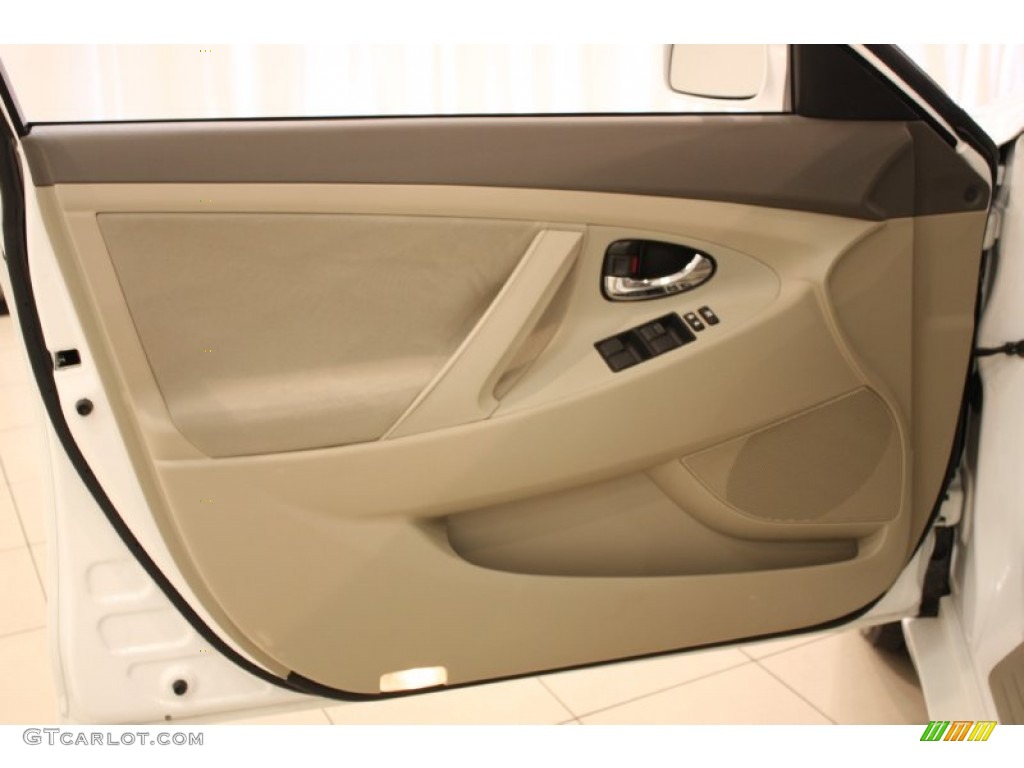 2009 Camry LE - Super White / Bisque photo #5