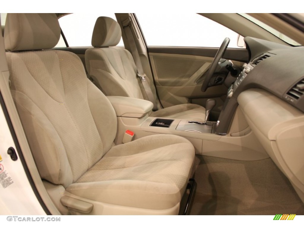 2009 Camry LE - Super White / Bisque photo #14