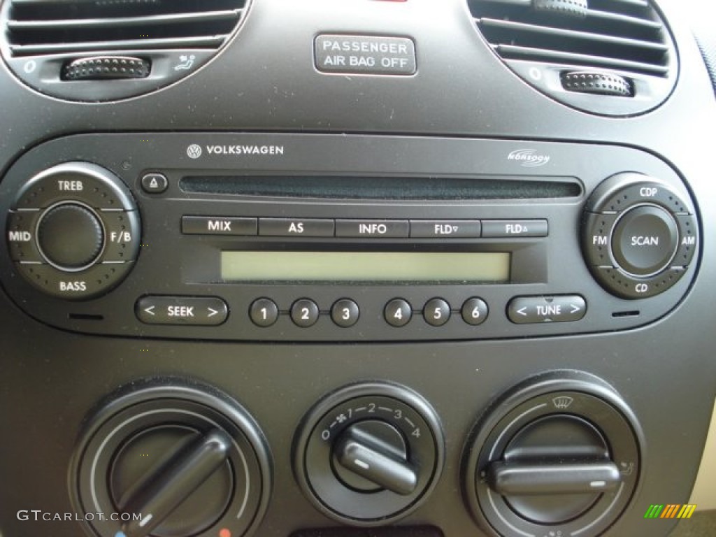2004 Volkswagen New Beetle GLS 1.8T Coupe Controls Photo #51719233