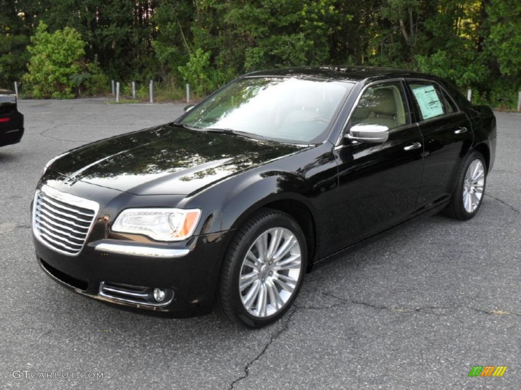 2011 300 C Hemi - Gloss Black / Black/Light Frost Beige photo #1