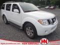 Avalanche White - Pathfinder SE Photo No. 1