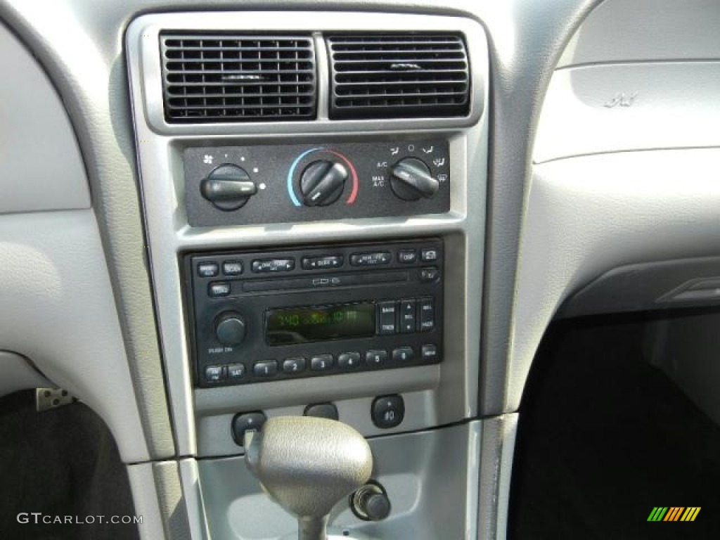 2004 Ford Mustang GT Convertible Controls Photo #51729736