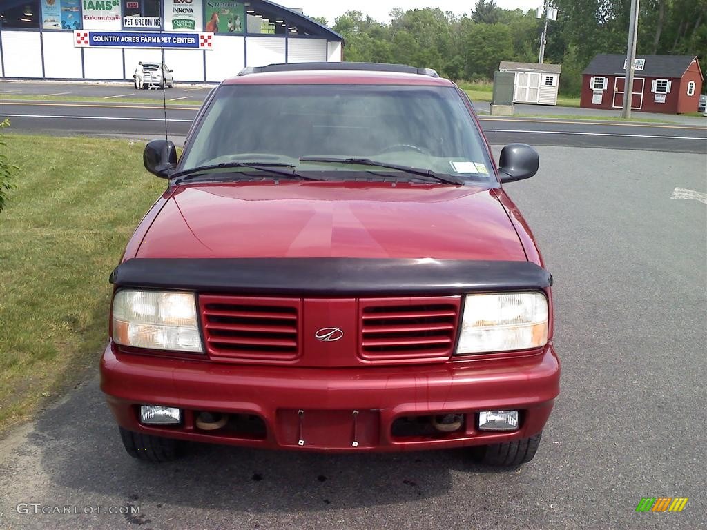 1998 Bravada AWD - Medium Red Metallic / Medium Gray photo #2