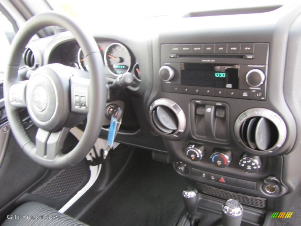 2011 Wrangler Sport S 4x4 - Bright White / Black photo #10