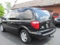 Brilliant Black Crystal Pearl - Caravan SXT Photo No. 15